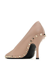 Valentino Garavani Rockstud leather pumps in nude - 2