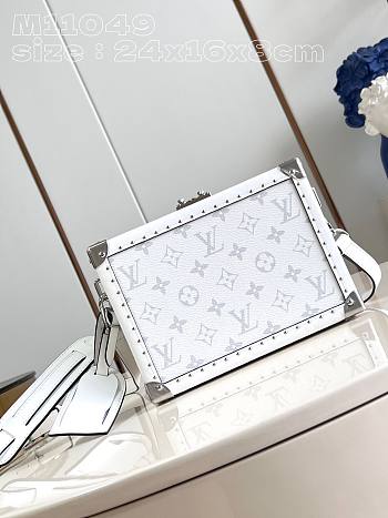 Louis Vuitton Clutch Box - 24 x 16.5 x 8 cm