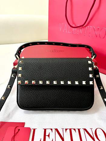 Valentino Garavani Rockstud Grainy Leather Shoulder Bag - 13.5*19*3cm