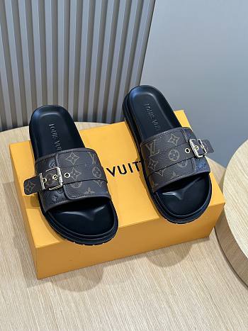 Louis Vuitton Men Slides