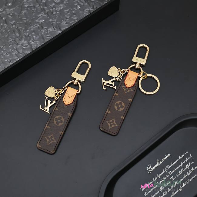 Louis Vuitton Monogram Portee-Clé Chelishud Keyring - 1