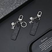 Louis Vuitton Monogram Portee-Clé Chelishud Keyring - 2