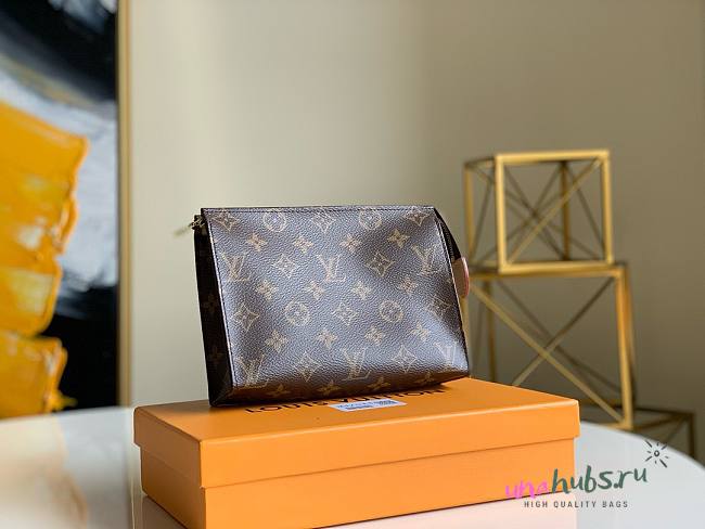 Louis Vuitton Toiletry Pouch Monogram - 19x15x6cm - 1