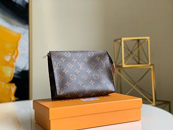 Louis Vuitton Toiletry Pouch Monogram - 19x15x6cm