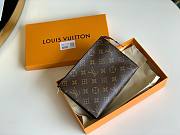 Louis Vuitton Toiletry Pouch Monogram - 19x15x6cm - 6