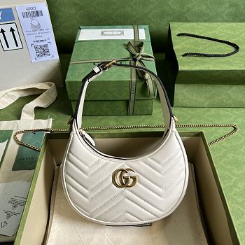 Gucci GG Marmont half moon shaped white leather bag - 21.5x11x5cm