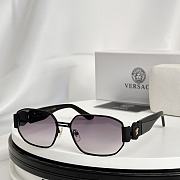 Versace Gianni Vintage Medusa Sunglasses - 5