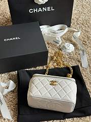 Chanel Vanity Caviar White Bag - 9.5*17*8cm - 2