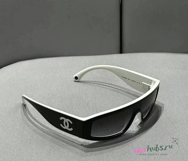 CHANEL SHIELD SUNGLASSES Nylon Fibre Black & White.  - 1