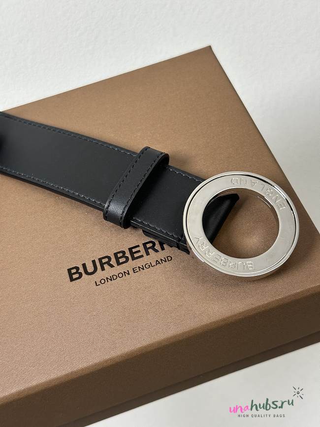 Burberry black Leather Engraved Round Buckle Belt - 1