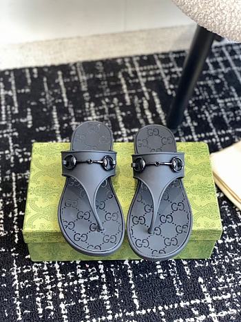 Gucci thong sandal with Horsebit in black