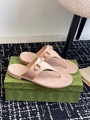 	 Gucci thong sandal with Horsebit in pink - 3