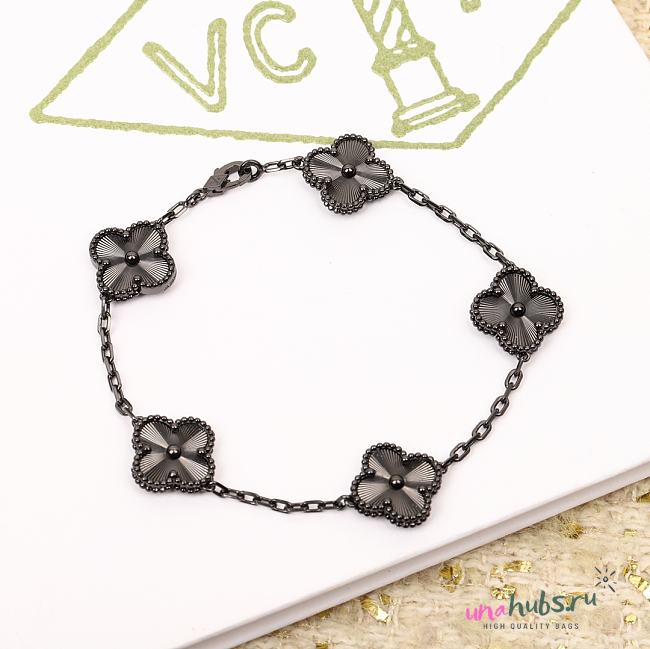 Van Cleef & Arpels Alhambra Black Bracelet - 1