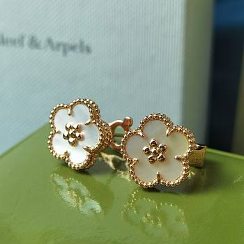 Van Cleef & Arpels Flower Earrings