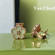 Van Cleef & Arpels Flower Earrings - 4