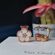 Van Cleef & Arpels Flower Earrings - 2