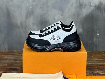 Louis Vuitton Sneakers 02