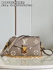 Louis Vuitton Pochette Métis East West  - 4