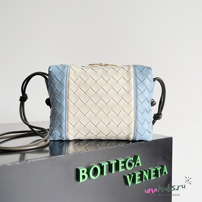 Bottega Veneta Small Loop Camera Bag Sea salt/ice/kaki - 22*15.5*9cm - 1