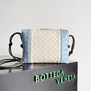 Bottega Veneta Small Loop Camera Bag Sea salt/ice/kaki - 22*15.5*9cm - 1