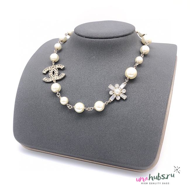 Chanel CC Logo and Pearl Necklace - 1