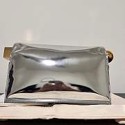 JACQUEMUS Metallic Patent Calfskin La Pochette Rond Carre Silver - 2