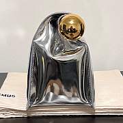 JACQUEMUS Metallic Patent Calfskin La Pochette Rond Carre Silver - 3