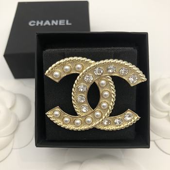 Chanel Brooch CC strass perles