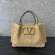 Valentino Vlogo Shopping Bag in Lace-Effect Raffia - 3