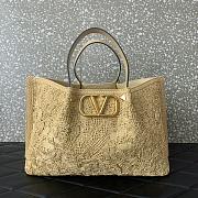 Valentino Vlogo Shopping Bag in Lace-Effect Raffia - 2