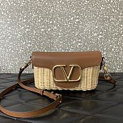 Valentino Garavani Leather and raffia crossbody bag - 22x917cm - 4