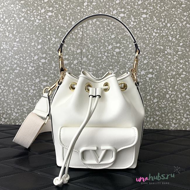 Valentino Garavani Locò Bucket Bag In White Leather - H7.5