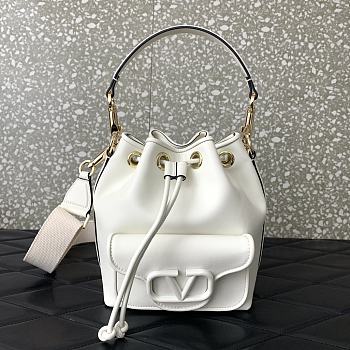 Valentino Garavani Locò Bucket Bag In White Leather - H7.5