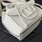 Valentino Garavani Locò Bucket Bag In White Leather - H7.5