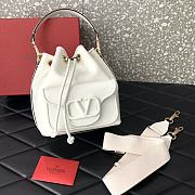 Valentino Garavani Locò Bucket Bag In White Leather - H7.5