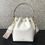 Valentino Garavani Locò Bucket Bag In White Leather - H7.5