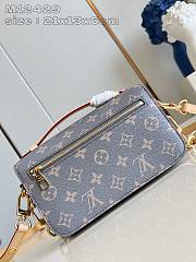 Louis Vuitton Pochette Métis East West Trianon Gray Bag M12429 - 4