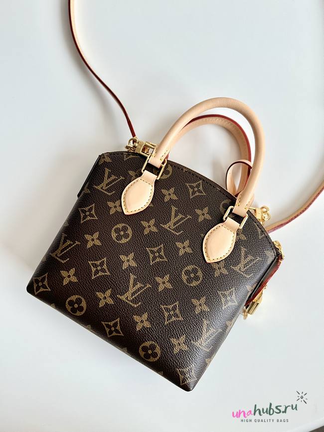 Louis Vuitton Lockit BB  19×15×7cm  - 1