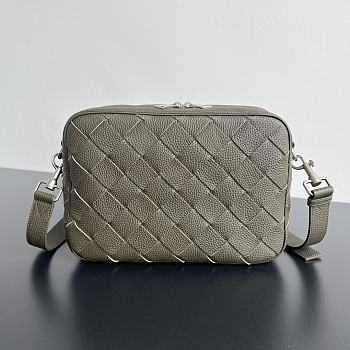 Bottega Veneta Intrecciato Camera Bag - 29x19.5x7.5cm 