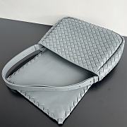 Bottega Veneta Large Cobble Shoulder Bag - 36x26x13cm - 4