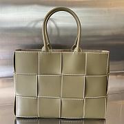 	 Bottega Veneta Arco Tote Bag in Green - 37*27*9cm - 1