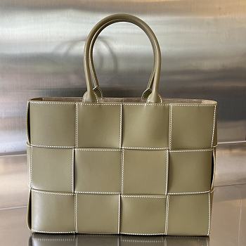 	 Bottega Veneta Arco Tote Bag in Green - 37*27*9cm