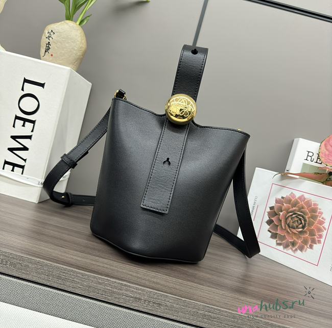 Loewe Pebble Bucket Anagram Logo - 16*16*19.5CM - 1