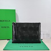 Bottega Veneta Maxi Cassette Pouch 35x25x1cm - 4