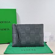 Bottega Veneta Maxi Cassette Pouch 35x25x1cm - 3