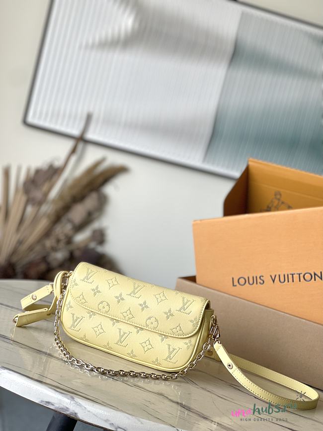 Louis Vuitton Wallet On Chain lvy Bag - 23.5 × 12 × 4.3 cm - 1