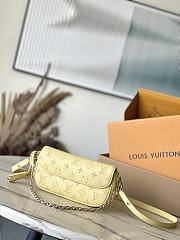 Louis Vuitton Wallet On Chain lvy Bag - 23.5 × 12 × 4.3 cm - 1