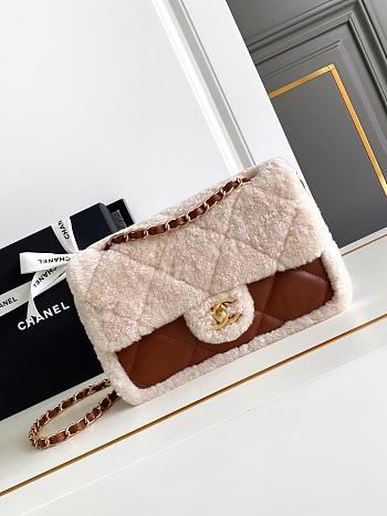 	 Chanel Medium flap Bag Fleece & Gold Plated Metal - 24x16x8cm