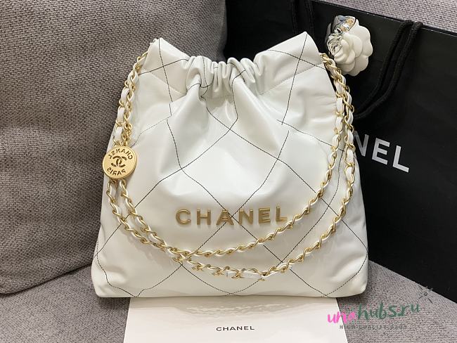 Chanel 22 Tote White Shiny Calfskin & Gold-Tone Metal - 39 × 42 × 8 cm - 1