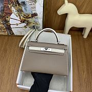 	 Hermes Mini Kelly Epsom Leather Taupe With White Strap 19cm - 1